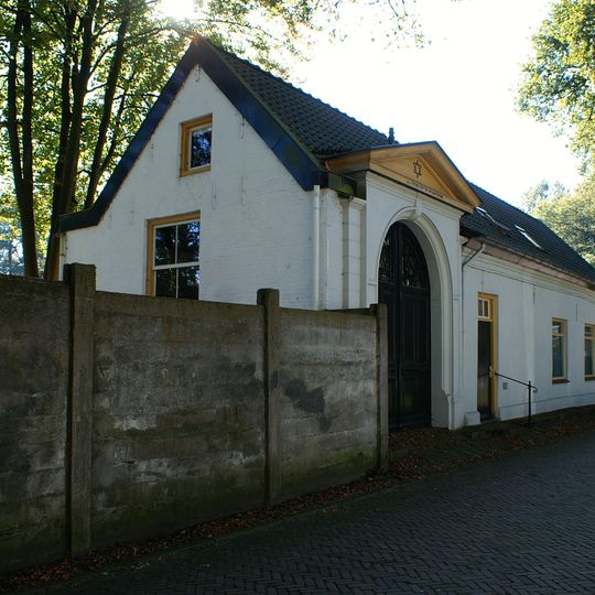 Complex Berkenheuveldreef: poortgebouw met woonhuis