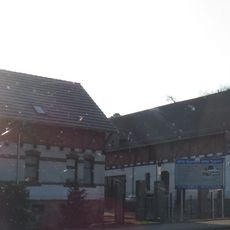 Wohnhaus, Seitengebäude und Taubenhaus eines Bauernhofes Leipziger Straße 213