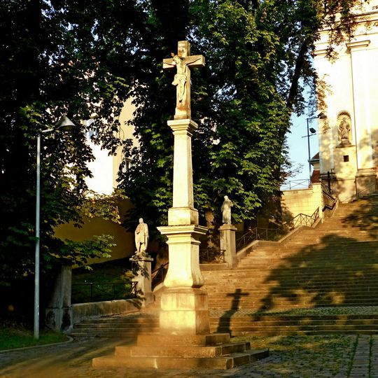 Kamenný kříž před kostelem svatého Bartoloměje v Napajedlech