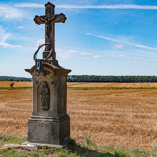 Kříž u cesty mezi Náchodskem a Robousy