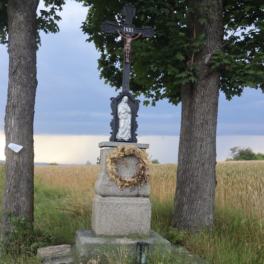 Kříž u cesty severně od Horního Smrčného
