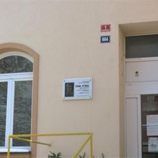 Pamětní deska Emila Türkla na domě Hudečkova 664/1 v Děčíně