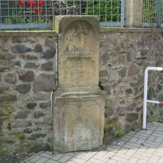 Podstavec sochy svatého Floriána v Drahkově v místě kaple odstraněné 1968