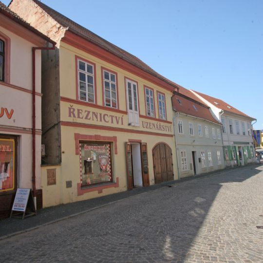 Domy čp. 13, 10, 11