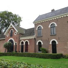 Eureka: dienstwoning/koetshuis