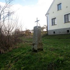 Pamětní kříž ve Vrbici u Stříbra u silnice