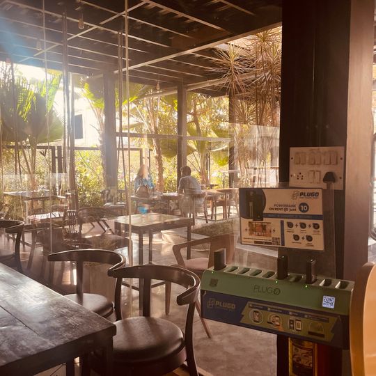 Iris cafe HSR