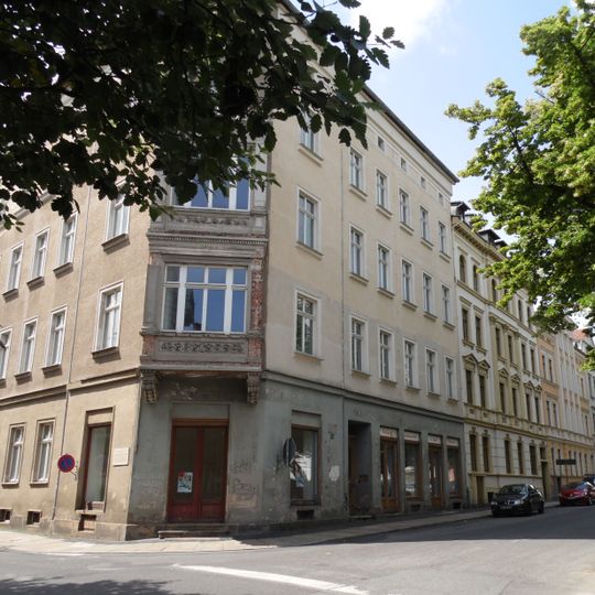 Wohnhaus in geschlossener Bebauung, Eckhaus Elisabethstraße 27