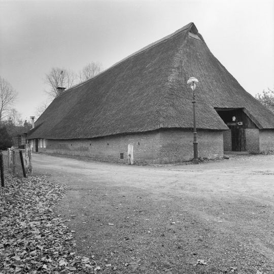 Boerderij met achterbaander en underschoer en woongedeelte met bakstenen topgevel
