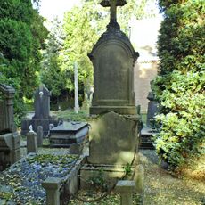 Grafmonument van Willem Deckers