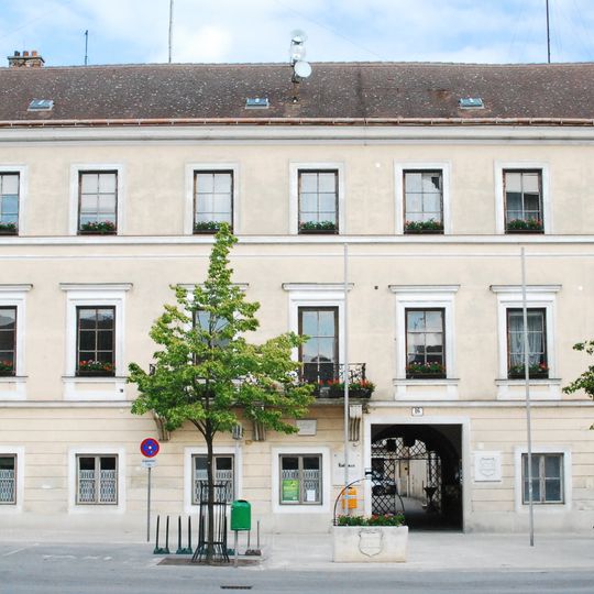 Rathaus, Bezirksbehörde, Stadtarchiv