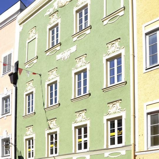 Wohn- und Geschäftshaus