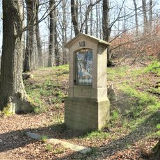 Kaplička XIII. zastavení křížové cesty u Království