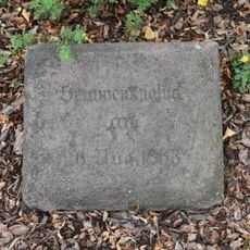 An der Kirche, Gedenkstein