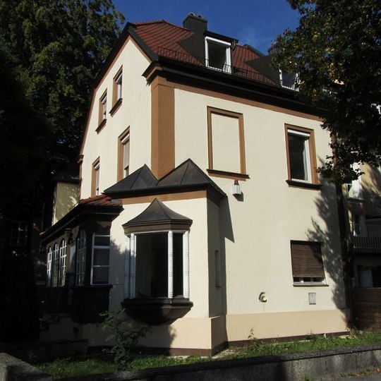 Reihenhausgruppe Tizianstraße 24–36