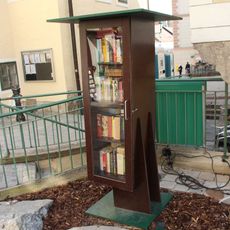 Public bookcase Mödling