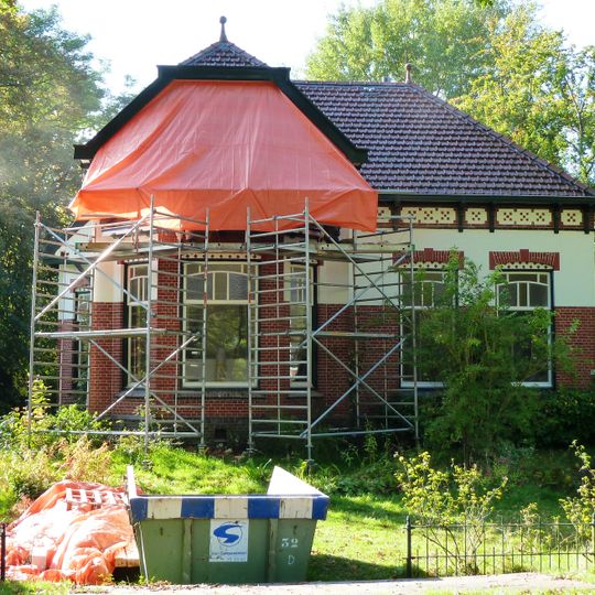 Rentenierswoning met aangebouwd koetshuis