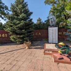 Mormânt comun al 82 ostași