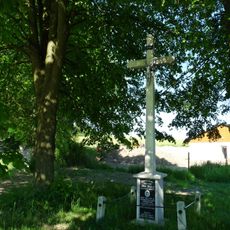 Kříž na křižovatce na východním okraji vesnice
