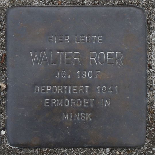 Stolperstein en memoria de Walter Roer