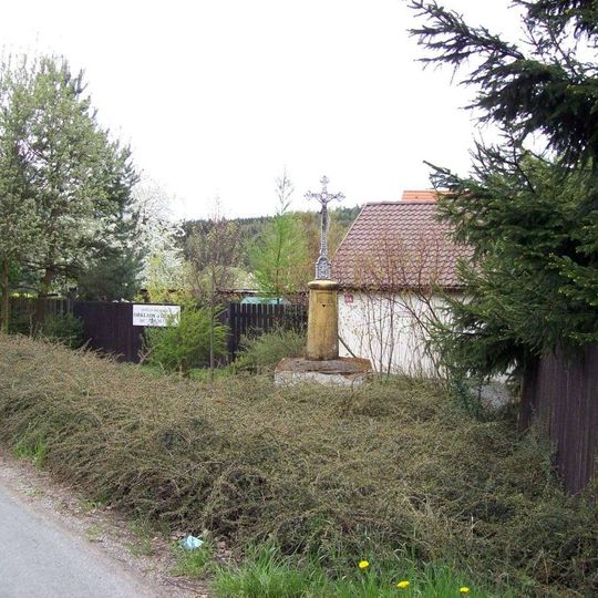 Kříž u rozcestí v Rakové