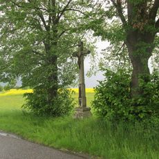 Kříž jižně od Vesců