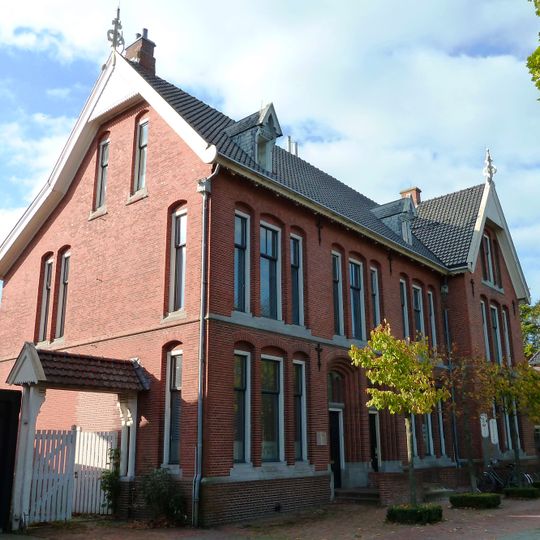 Postkantoor met ingebouwde dienstwoning