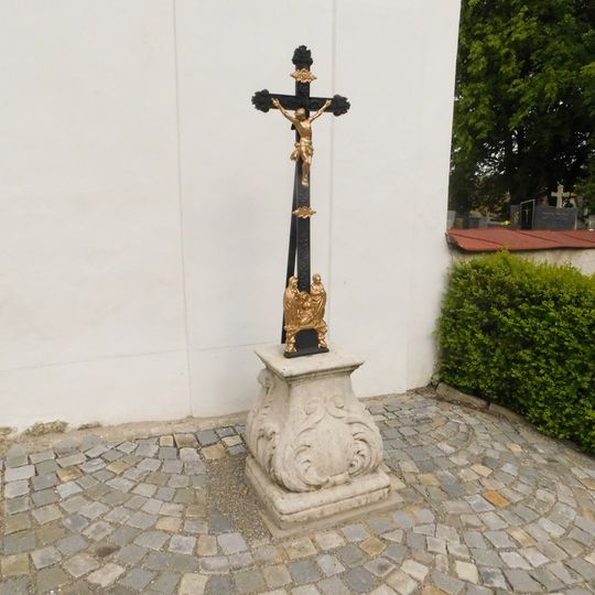 Kříž u kostela v Přísece