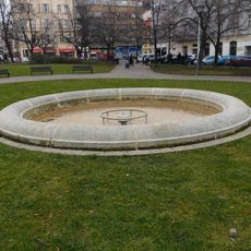 Fontána na Arbesově náměstí na Smíchově