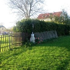 Kříž jižně od Kasejovic u zahrad