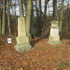 Pomníky padlým ve válce 1757 u silnice jižně od Studeného