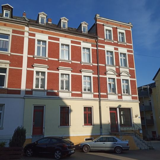 Mietshaus in halboffener Bebauung August-Bebel-Straße 7