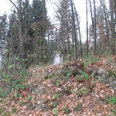 Kříž jižně od Lučic