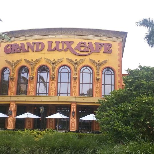 Grand Lux Cafe
