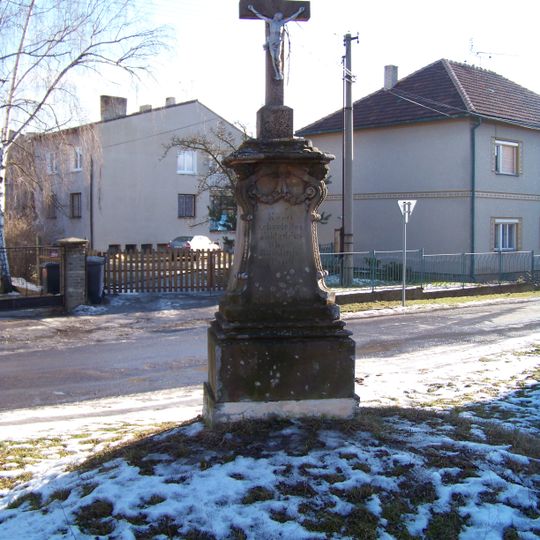 Kříž v Mutějovicích u křižovatky