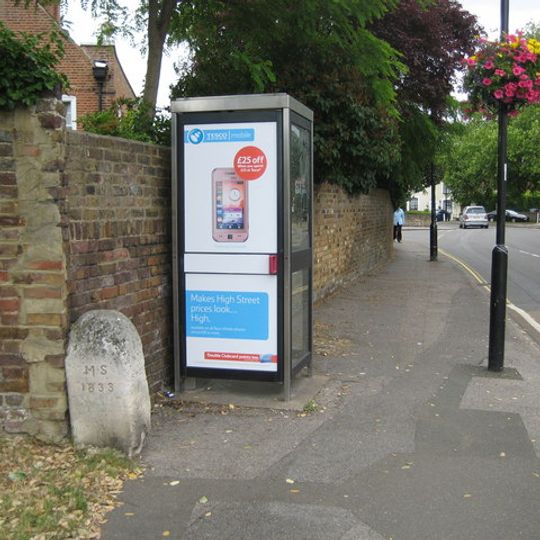 Milestone, High Street, opp. The Swan PH, W of jct with Oaks Road