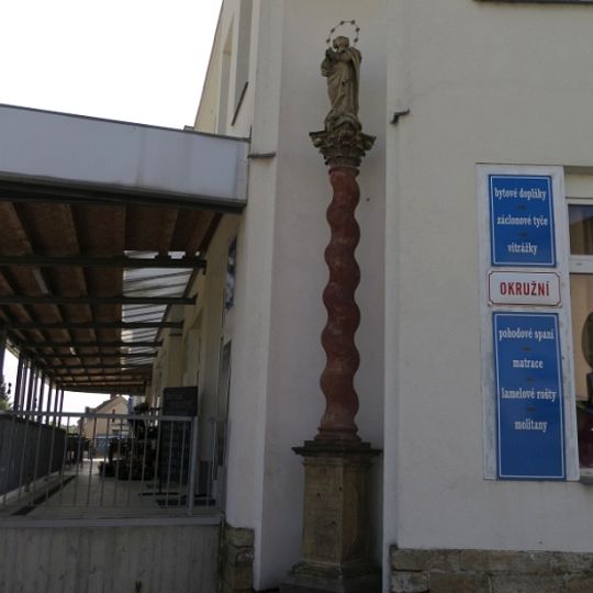 Sloup se sochou Panny Marie Immaculaty