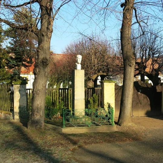 Masarykův pomník v Slavětíně