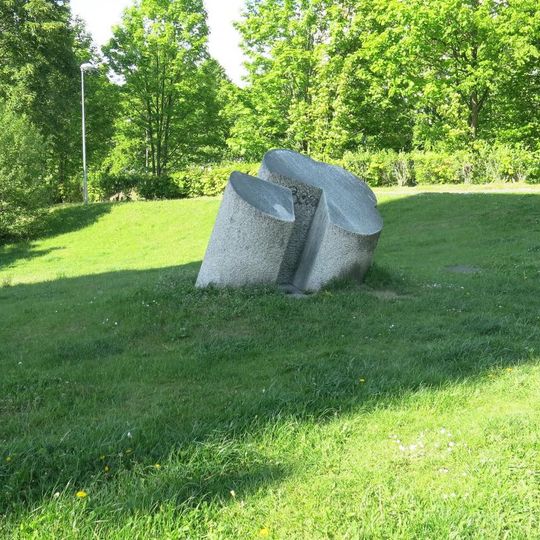 Kamenná plastika v ulici Boženy Němcové v Mšeně nad Nisou