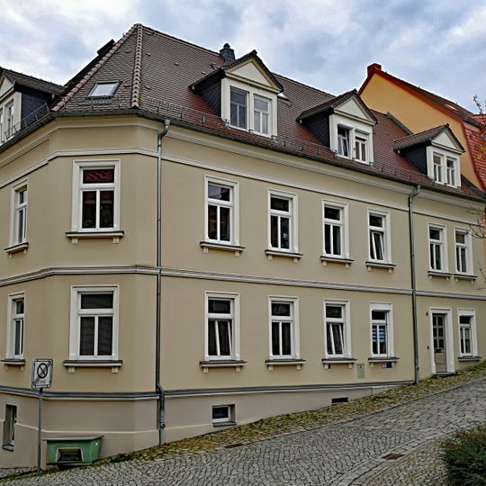 Wohnhaus in offener Bebauung und prägnanter Ecklage Burgstraße 2