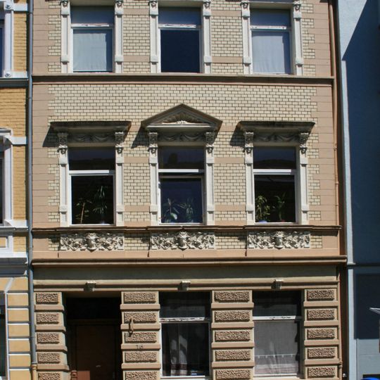 Schillerstraße 16