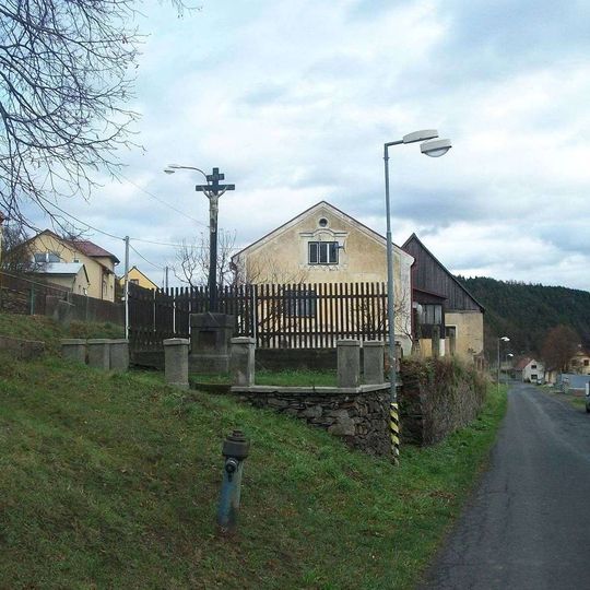 Kříž v Chyši u Čichořické ulice