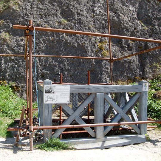 Hrad Lietava, studňa hradná