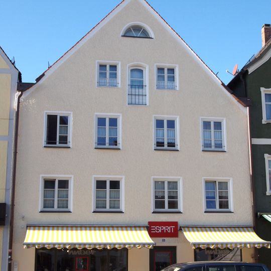 Wohn- und Geschäftshaus