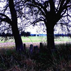 Kříž severně od Dírné u cesty do Chocemic