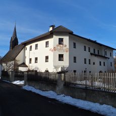 Pfarrwidum in Vill mit St.-Blasius-Kapelle