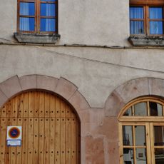 Portal de Ca la Paca Rossa