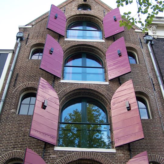 Pakhuis met puntgevel