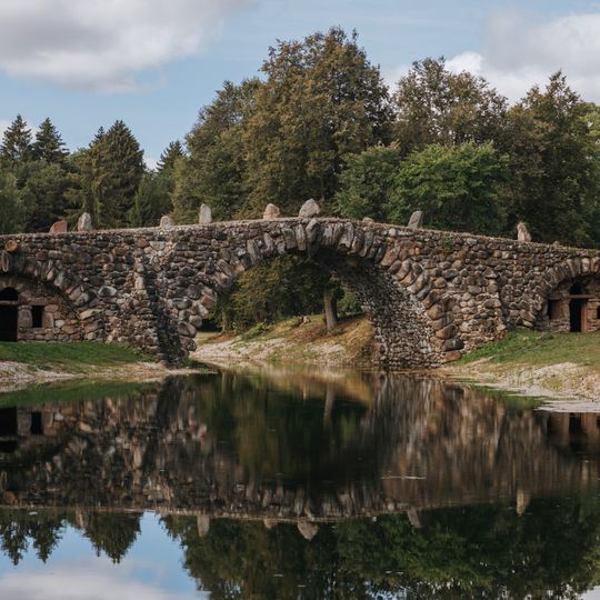 Stone bridge in Vasilyovo