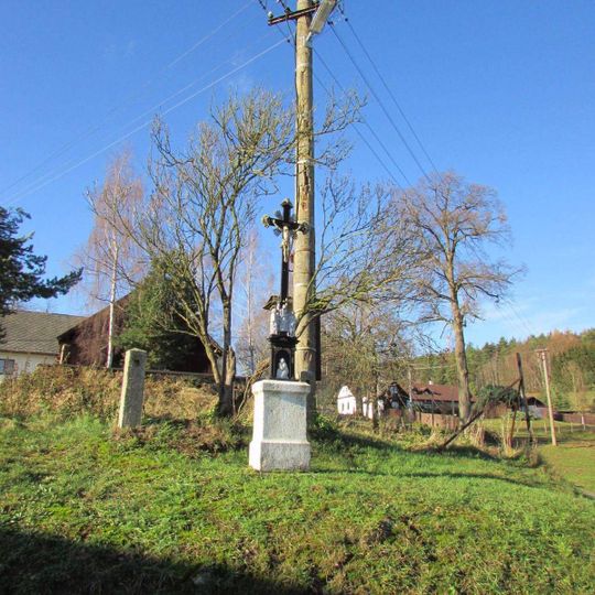 Kříž v osadě Pusté Lhotsko směrem k vrchu Brádla